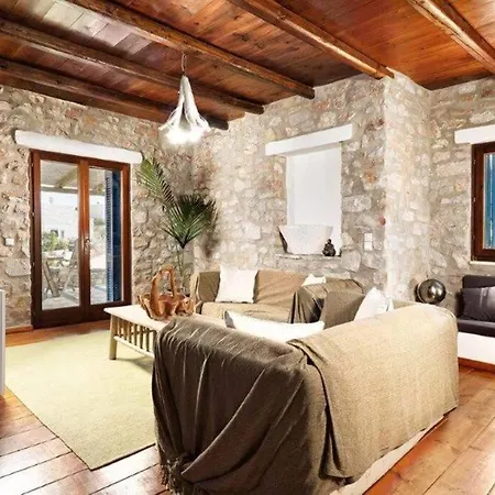 Artemis Island Páros