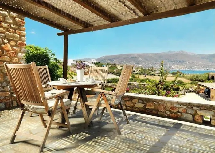 Artemis Island * Parikia (Paros)