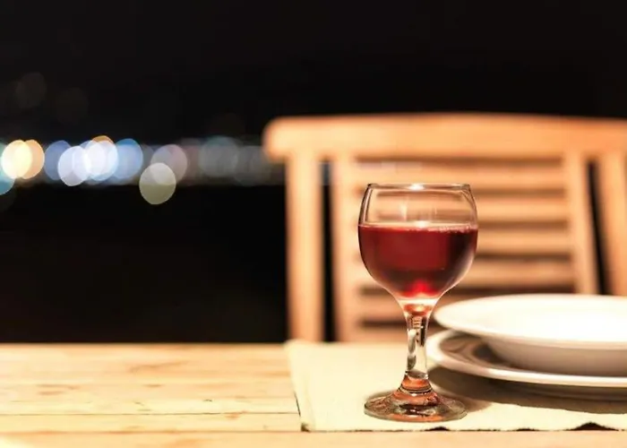 Artemis Island * Parikia (Paros)