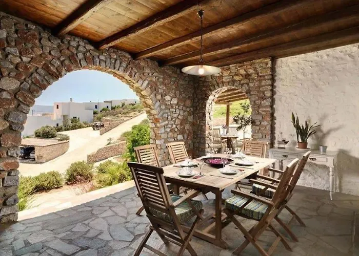 Artemis Island * Parikia (Paros)